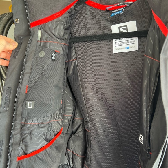Salomon Ski Jacket, Black with Red and White Trim Size Ladies M - Picture 3 of 4